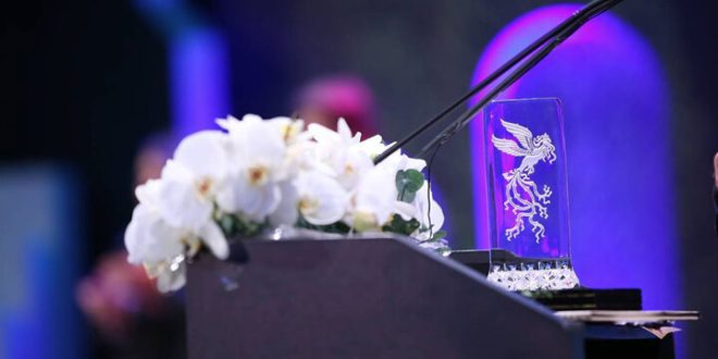 جوایز برگزیدگان «فیلم فجر ۴۲» اهدا شد