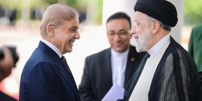 ایران و پاکستان روابط اقتصادی- تجاری خود را ارتقا بخشند