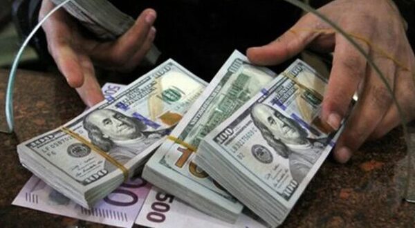 تلاش برای بازگرداندن قیمت دلار آزاد