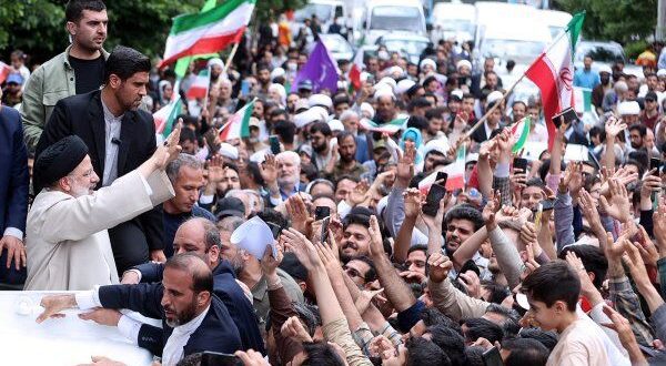 رهنمودهای مراجع و علما را چراغ راه دولت مردمی می‌دانیم