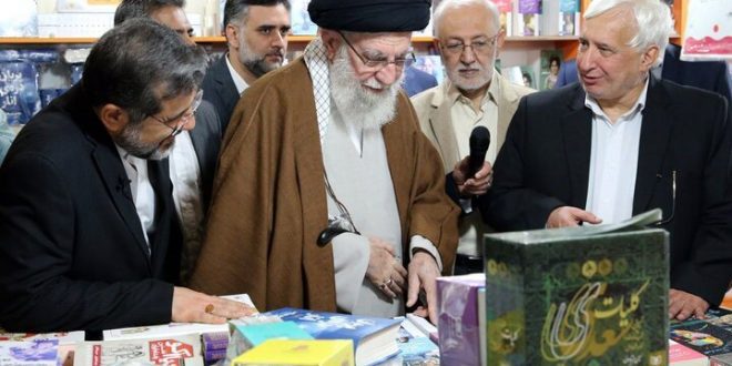 رهبر معظم انقلاب اسلامی از نمایشگاه کتاب بازدید کردند