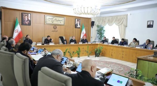 تاکید مخبر بر حمایت از بازار بورس و درخواست از وزیر اقتصاد