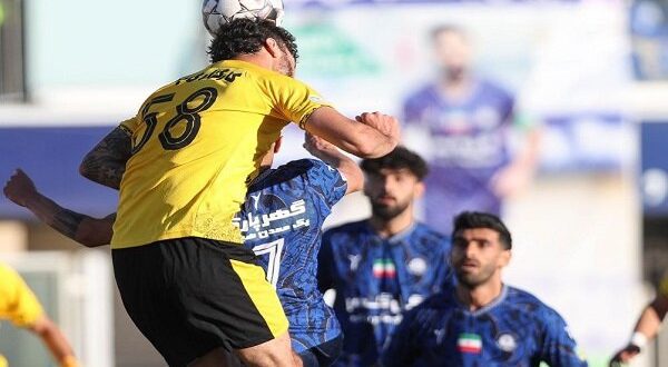 لبه پرتگاه دو مرد اروپایی در اصفهان
