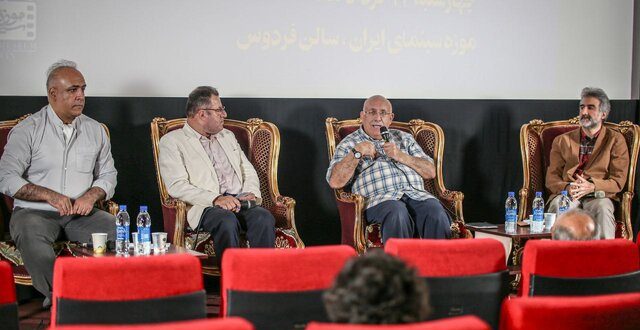 معتمدی نگاه متفاوتی را به تماشاگر منتقل می‌کند