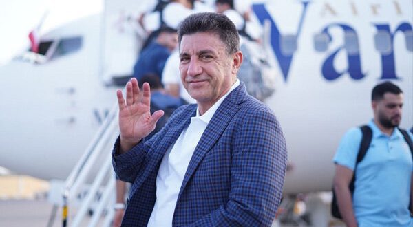 لیگ برتر را از تلویزیون پیگیری می‌کنم