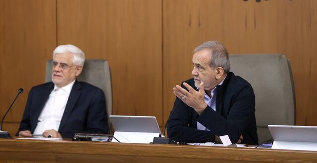 استانداران برای تحقق گفتمان وفاق ملی تلاش کنند