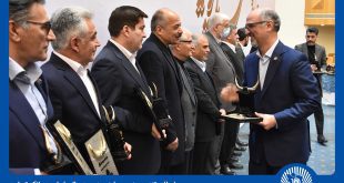 تندیس زرین جایزه مدیریت مالی ایران به بانک تجارت تعلق گرفت
