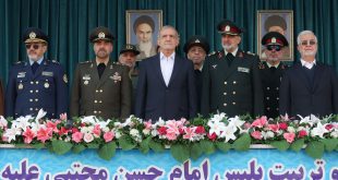 به گزارش خبرنگار سیاسی ایرنا، «مسعود پزشکیان» امروز یکشنبه ۱۶ دی‌ماه ۱۴۰۳ در مراسم دانش‌آموختگی دانشگاه علوم انتظامی امام حسن مجتبی (ع)ضمن تقدیر از نمایش دانشجویان این دانشگاه، گفت: حکومت برای پیاده کردن حق است و خداوند در قرآن کریم به حضرت داوود فرمودند که آنچه ما را از حق دور می‌کند ضلالت و هوای نفس است، هوای نفس یعنی انسان به حقوق مالی، انسانی و فرهنگی دیگران تجاوز کند. وی افزود: نیروی انتظامی دژ محکم، زینت و موجب عزت و سربلندی جامعه و مملکت است و جامعه بدون حضور شما امکان ادامه حیات ندارد و این شما هستید که عدالت و حق را در امنیت و سلامت حفظ می‌کنید و این ارزش بسیار بزرگی برای ماست. رئیس‌جمهور در ادامه خطاب به نیروهای انتظامی حاضر در مراسم، تاکید کرد: شما اگر نبودید در جامعه هرج و مرج و ناحق میدان و ظلم و بیدادگری غوغا می‌کرد. حضور شما برای جامعه ضروری و زینت است و شما دژ محکم جامعه هستید. پزشکیان از زحمات شبانه‌روزی عزیزان در نیروی انتظامی و نیروهای مسلح قدردانی کرد و گفت: هر جا شما هستید، احساس آرامش و امنیت داریم و می‌توانیم امیدوار باشیم که مملکت به سمت حق حرکت کند.