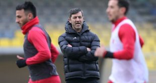 کریم باقری سرمربی پرسپولیس ماند!