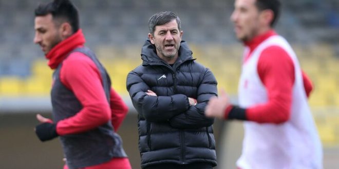 کریم باقری سرمربی پرسپولیس ماند!