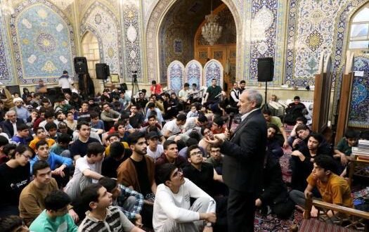 الگوی شایسته رفتاری برای دانش آموزان باشیم