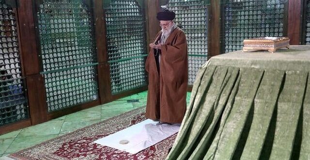 حضور رهبر انقلاب در حرم امام و گلزار شهدا