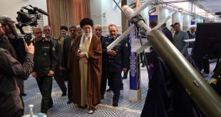 بازدید رهبر انقلاب از نمایشگاه دستاوردهای دانشمندان صنعت دفاعی کشور