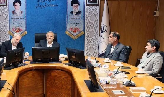 معلم با حقوق اندک نمی‌تواند انگیزه لازم برای آموزش داشته باشد