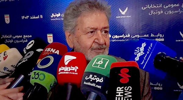 من در این مجمع غریب بودم
