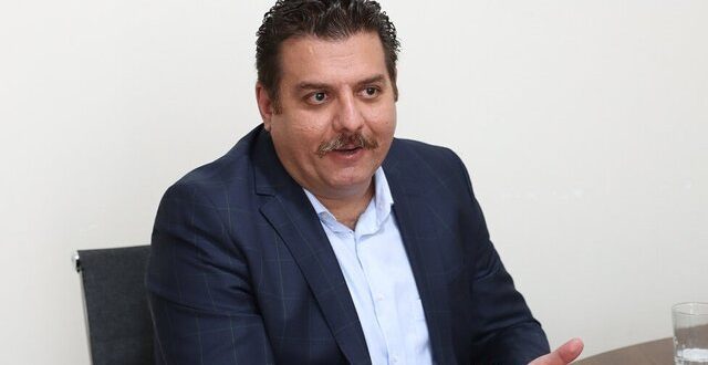 کاهش ارزش دلاری و تعادل بازار خودرو در سال آینده