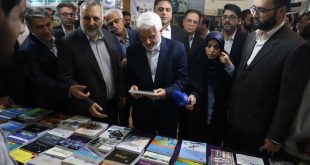 کتاب کاغذی همواره اولویت خود را نسبت به فضای مجازی حفظ کرده است