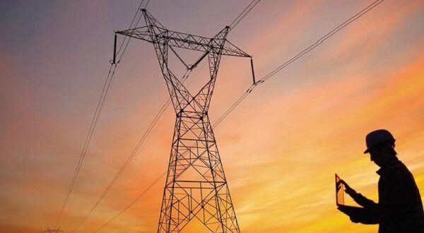 نیروهای صنعت برق بدون وقفه در حال خدمت رسانی هستند