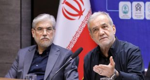 در برخی دانشگاه‌ها، اساتید و نخبگان را تحت فشار قرار می‌دهند