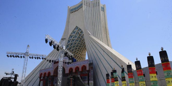 سردرگمی آیینی، میدان امام حسین فراموش می‌شود، برج آزادی قربانی