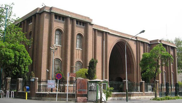 سرگردانی گردشگران خارجی پشت درِ موزه‌ها و کاخ‌های تهران!