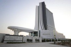 هتل آریا باستان کیش نشان هتل سبز ایران را دریافت کرد