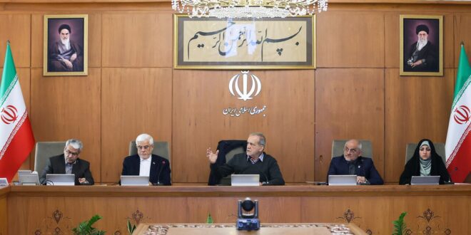 نباید پست و مقام مبنای دریافت حقوق باشد