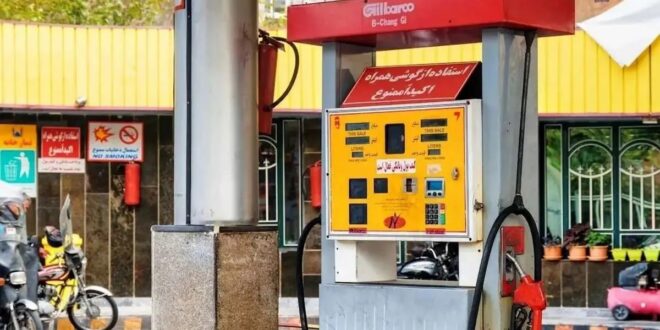 دولت بعد از شناورسازی قیمت بنزین، قاطعانه به سراغ خودروسازها برود