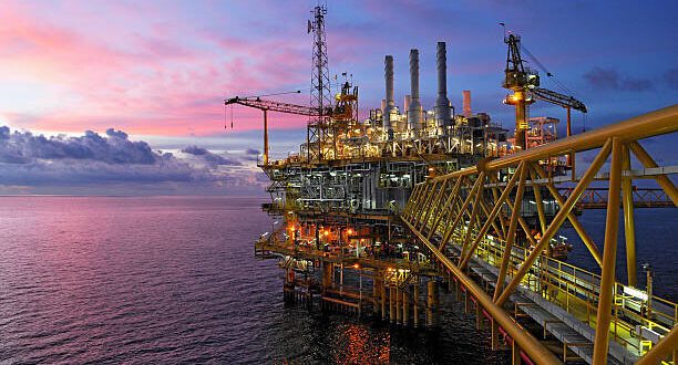 نفت ایران در آستانه اصلاح مالی؛ امید تازه در مدار سرمایه‌گذاری