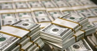 عقب نشینی قیمت دلار رسمی در روز نیمه‌تعطیل