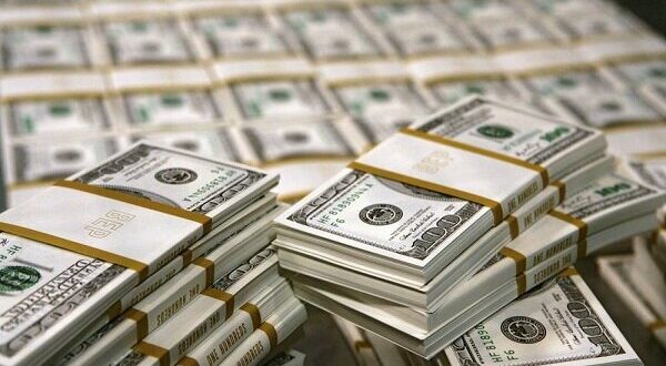 عقب نشینی قیمت دلار رسمی در روز نیمه‌تعطیل