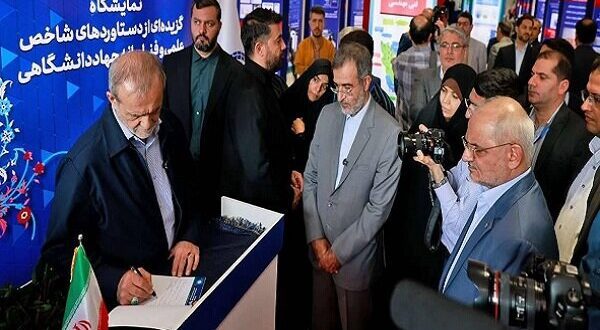 رئیس جمهور از نمایشگاه دستاوردهای جهاددانشگاهی بازدید کرد