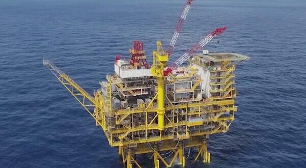 احیای سرمایه‌گذاری نفتی؛ تکیه بر مدل‌های داخلی و صندوق توسعه ملی