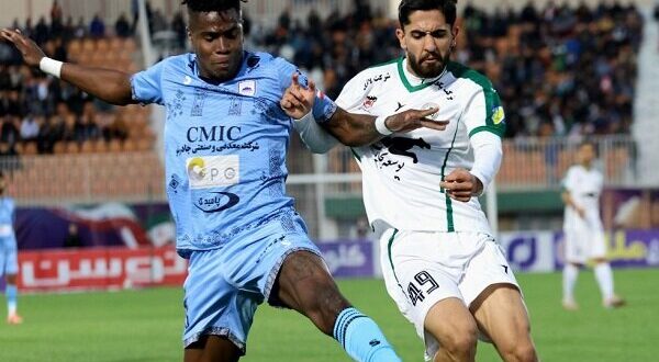 تراکتور به دنبال کم کردن فاصله با صدر