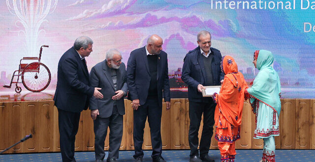 با تکیه بر پشتکار افراد دارای معلولیت و مردم ایستاده‌ایم تا ایران را بهتر بسازیم