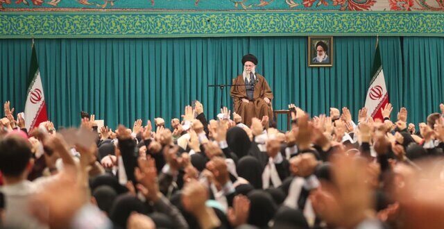 اسلام بر رعایت کامل احترام زن تأکید دارد