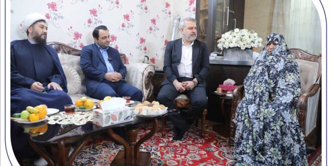 دیدار مدیرعامل بانک صادرات ایران با مادر و خانواده «شهید محمدنبی محمدی»