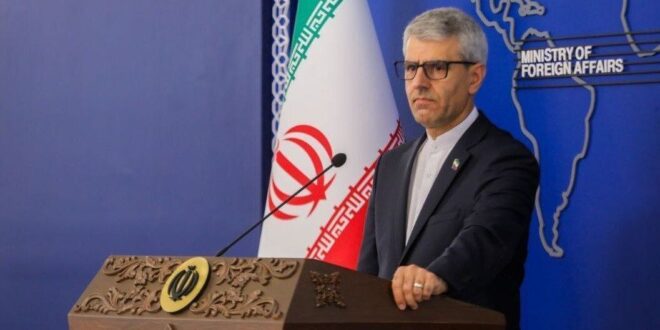 سیاست ورزی با رد و بدل کردن پیامک‌های خصوصی انجام نمی‌شود