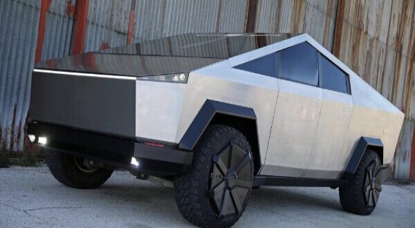 تلاش تسلا برای حفظ بازار با ارائه سایبر تراک ارزان قیمت