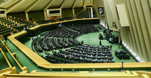 نمایندگان مجلس در جلسه غیرعلنی؛ دیپلماسی و میدان دو روی یک سکه