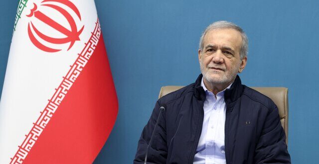 دعوت پزشکیان از مردم برای حضور پرشور در راهپیمایی ۲۲ بهمن