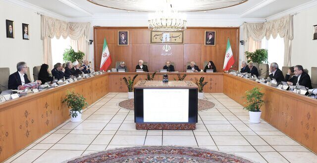 تشریح آخرین وضعیت تأمین دارو و تجهیزات پزشکی در جلسه هیئت دولت