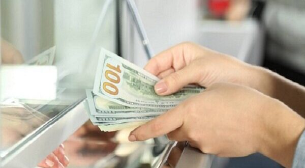 قیمت رسمی دلار به بالای ۱۳۹ هزار تومان رسید