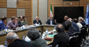 هر تحلیل یا موضعی که منجر به تفرقه شود، ریختن آب به آسیاب دشمن است