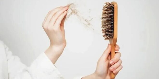 چرا موهای زنان پس از زایمان می‌ریزد؟