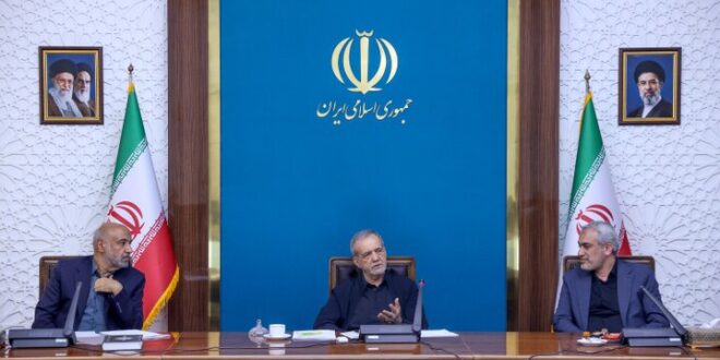 با قدرت در کنار فقرا و محرومان می‌ایستیم
