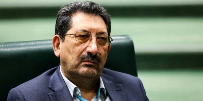 حرف‌هایش منطق عقلی ندارد